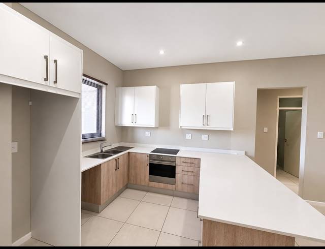 2 BEDROOM APARTMENT TO LET IN BALLITO CENTRAL